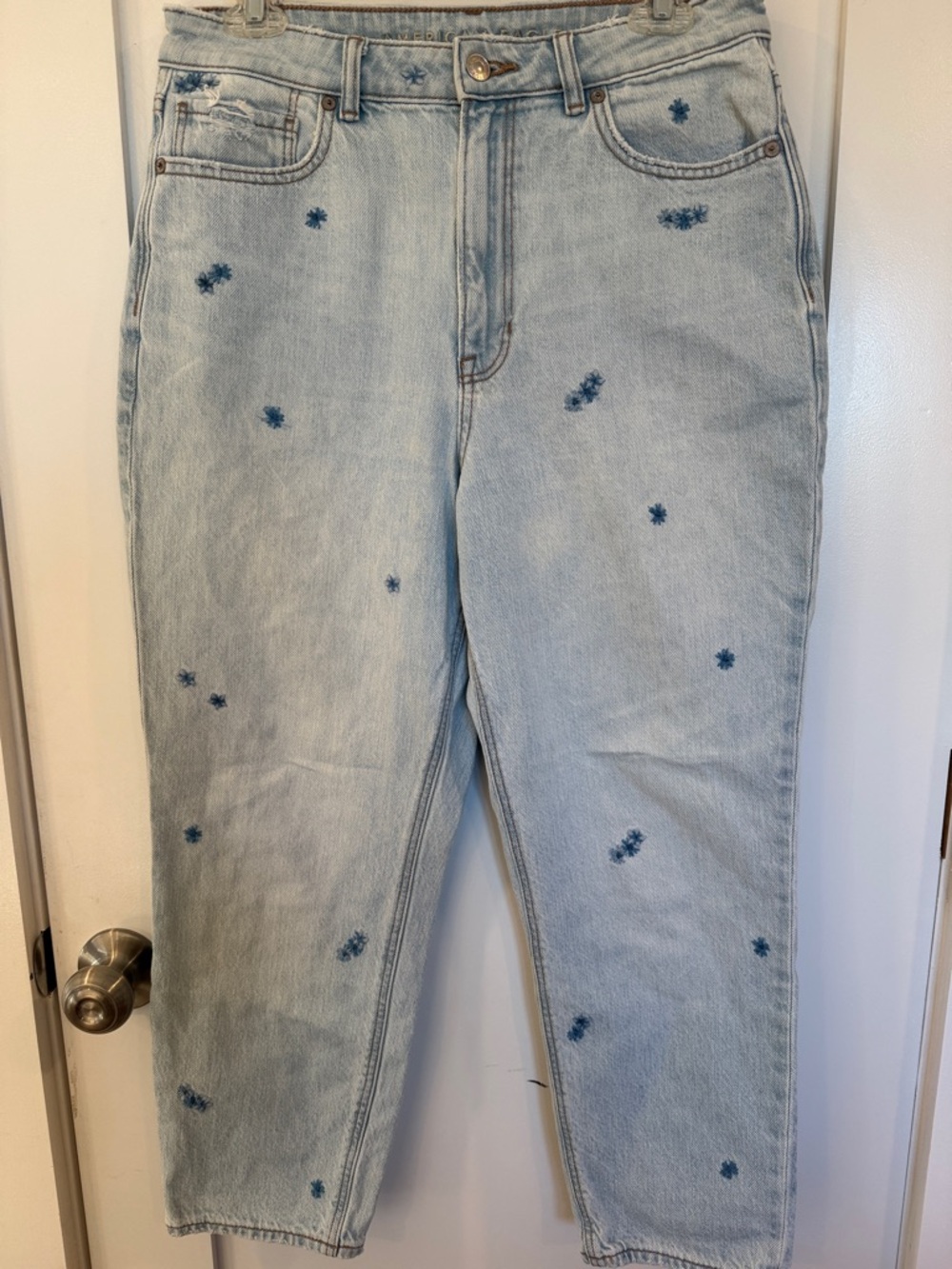 American Eagle Light Wash Blue Embroidered Women’s Jeans